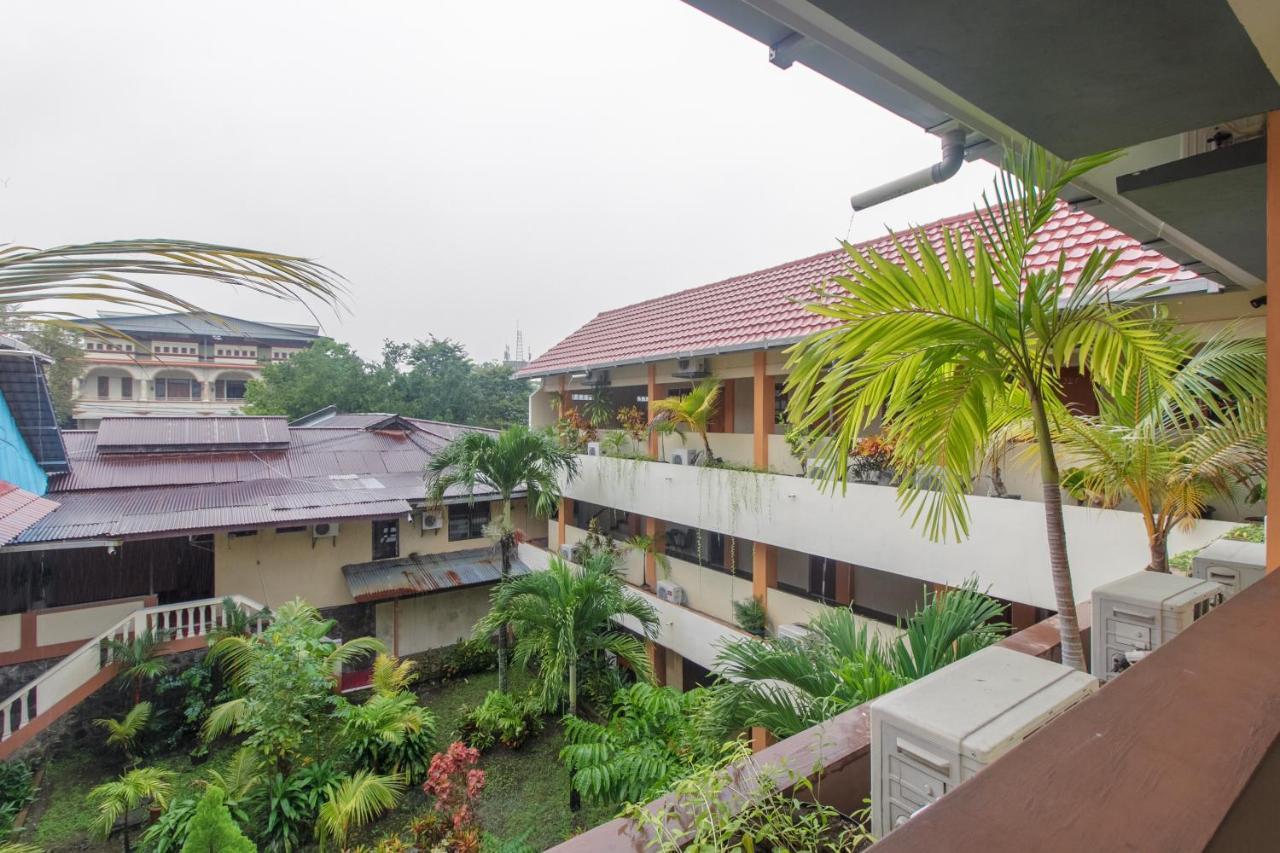 Reddoorz At Jalan Babepalar Rike Manado Hotell Eksteriør bilde